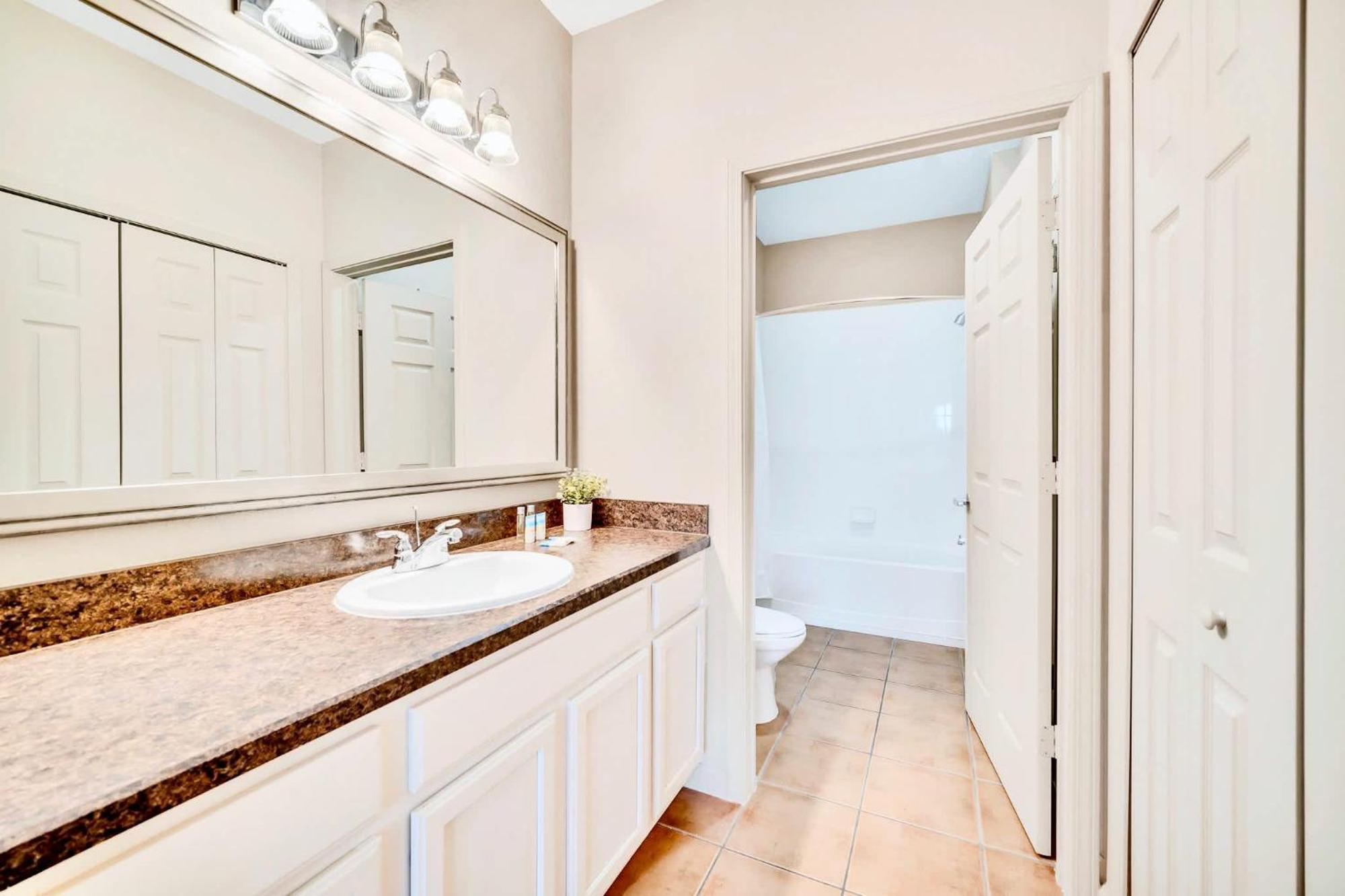 אורלנדו Luxury 2Br Condo - Pool & Hot Tub - Near Disney מראה חיצוני תמונה