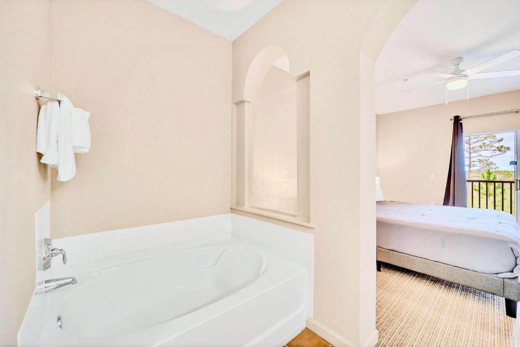אורלנדו Luxury 2Br Condo - Pool & Hot Tub - Near Disney מראה חיצוני תמונה